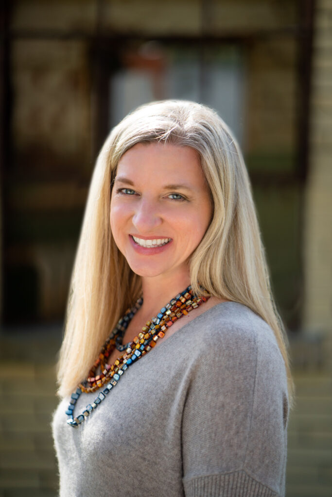 Head shot of Amy Morrisey